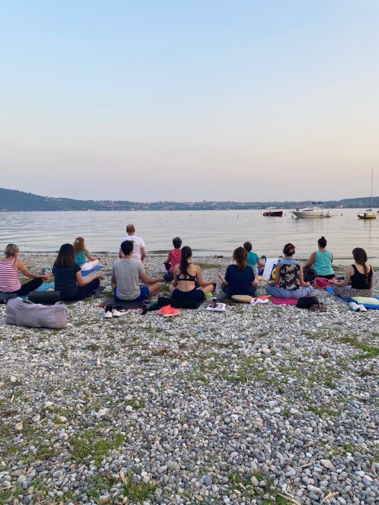 Meditazione in spiaggia a San Felice